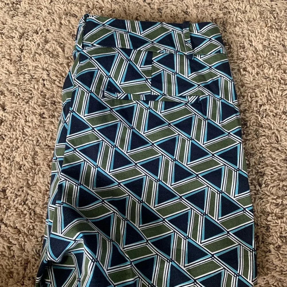 Ann Taylor | geometric pattern shorts.